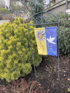A Ukrainian peace banner in a yeard.