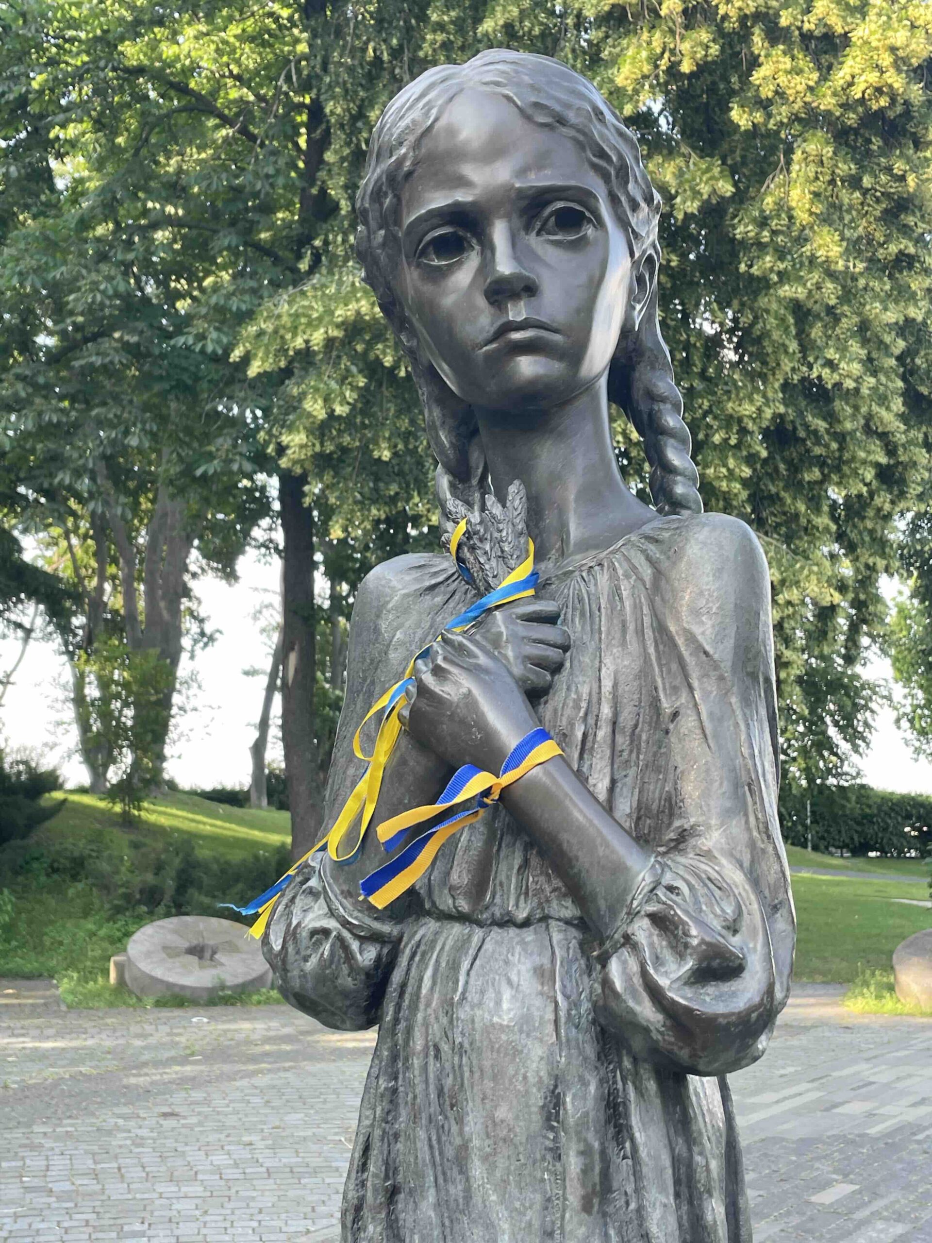 A sculpture of a starving girl